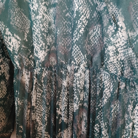 Ava & Viv Long Green & White Flowy Pleated Dress! Size 1x - Picture 6 of 12